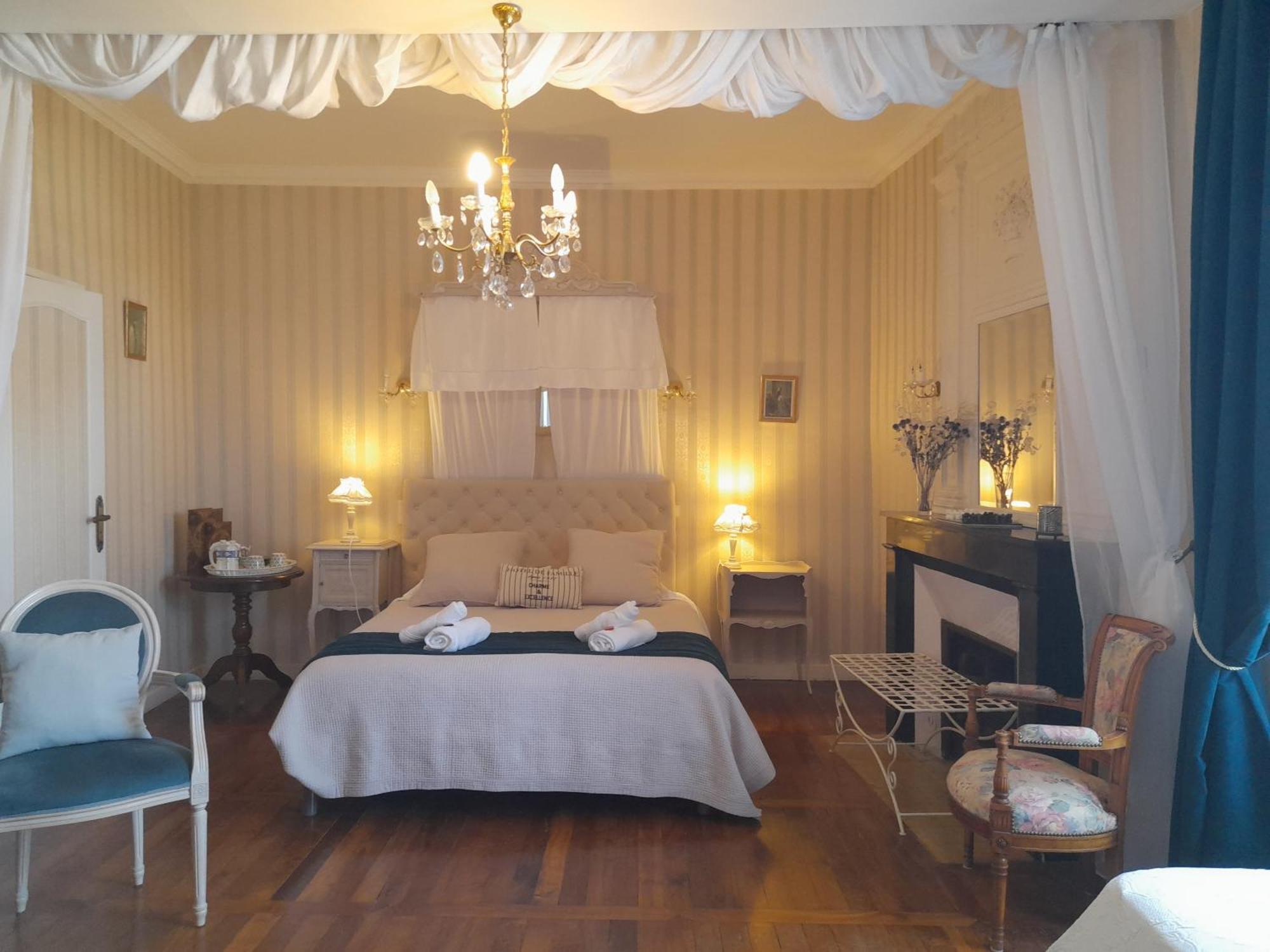 La Maison Du Prince De Conde Charroux-dʼAllier Eksteriør billede